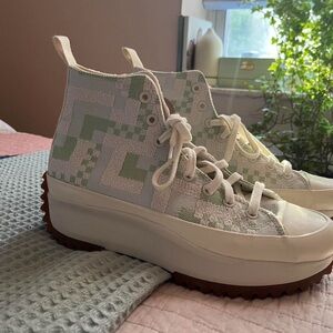 Converse run star hike crafted jacquard platform high tops.